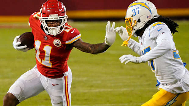 Demarcus Robinson playing against the Los Angeles Chargers